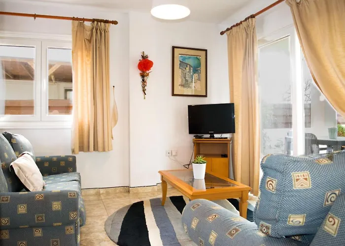 Merika Complex 1 Hou.32 לרנקה